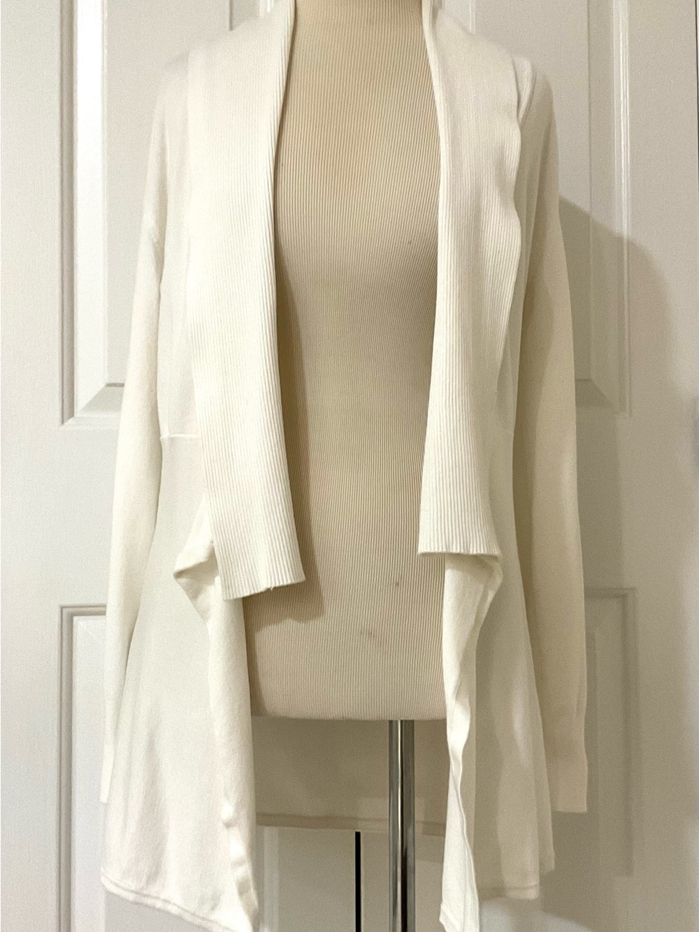 White House Black Market White Open-Front Draped Cardigan